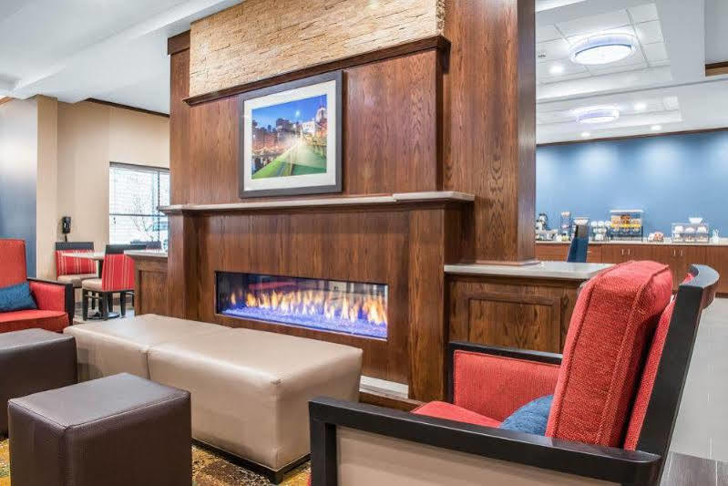Comfort Inn & Suites Питтсбург Экстерьер фото